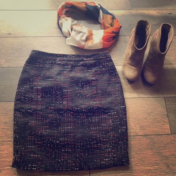 Beautiful Black Loft Skirt - Picture 6 of 6